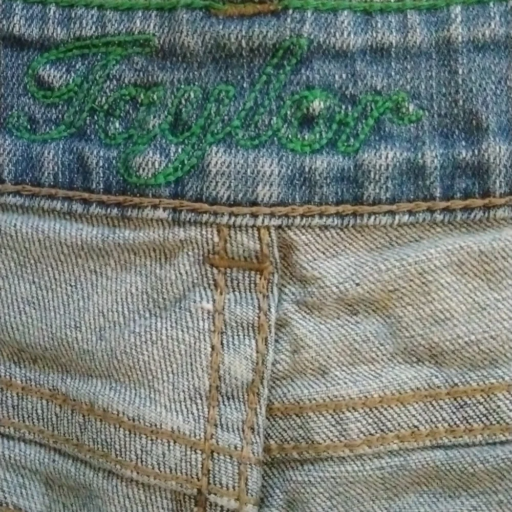 Delia's cut off shorts, taylor style. See measurements, no tags.Waist 35